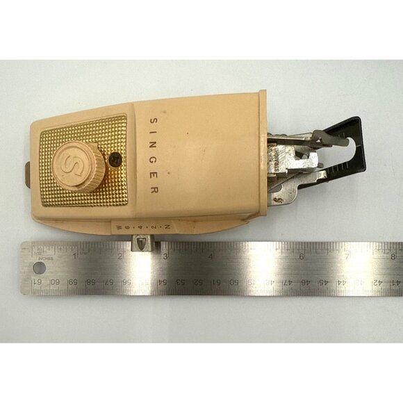 Vintage 60s Singer Buttonholer #2482607 Attachments, Green Retro Case - Picture 8 of 10